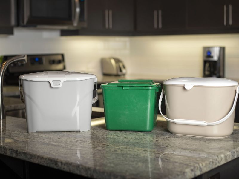 Different sizes of kitchen containers